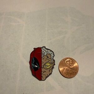 Deadpool vs Cable enamel pin #Deadpool #Wolverine
